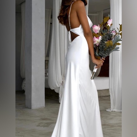 HEBEOS New With Tags White Satin Wedding Dress Size 10 - Picture 3 of 3